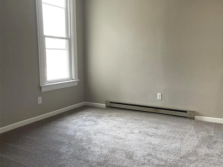 319 N Hesperia St #B — Photo 9