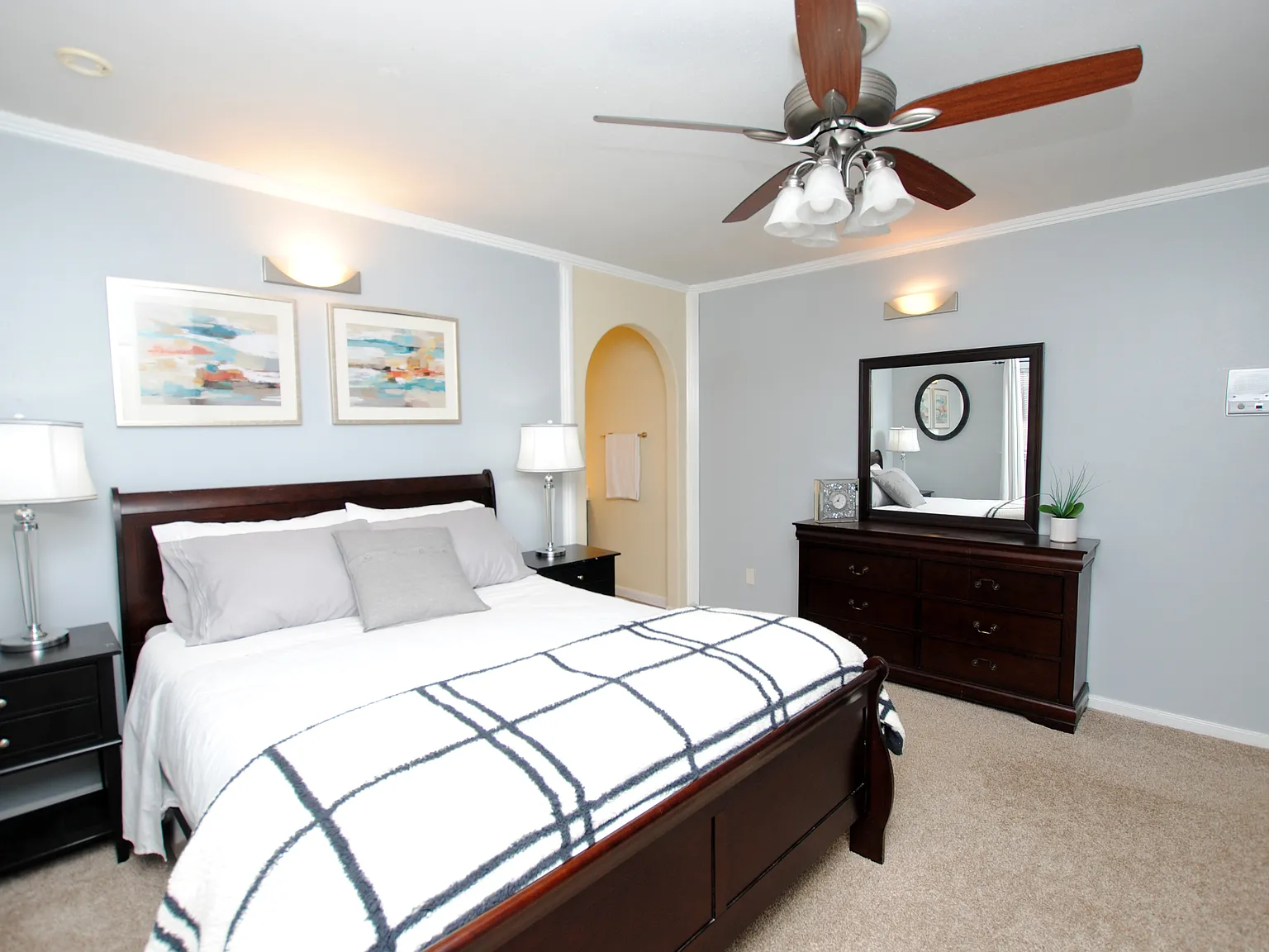 4 bed, 4.5 bath, 2460 sqft, $6,800 — Photo 4