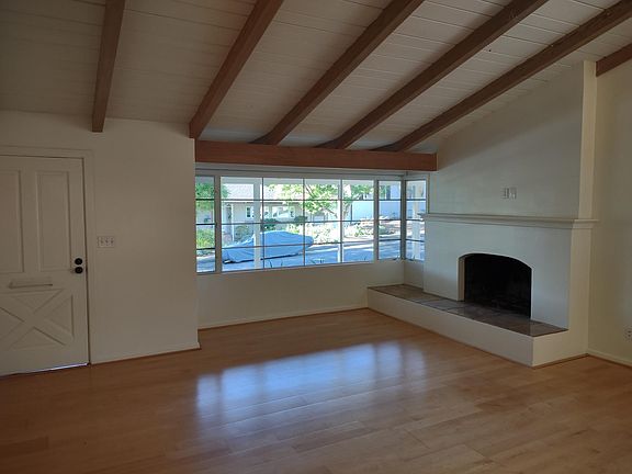 3rd image of 704 Calle Palo Colorado