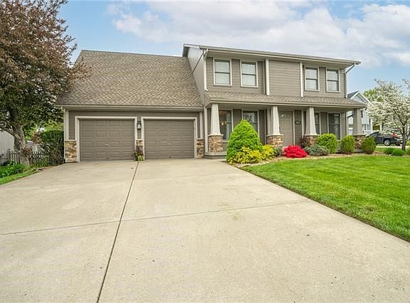 2nd image of 916 Paw Paw Ln