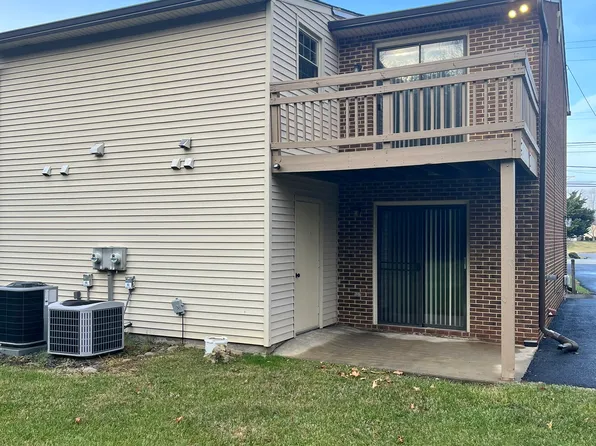 6902 Wood Haven Rd, Roanoke, VA 24019