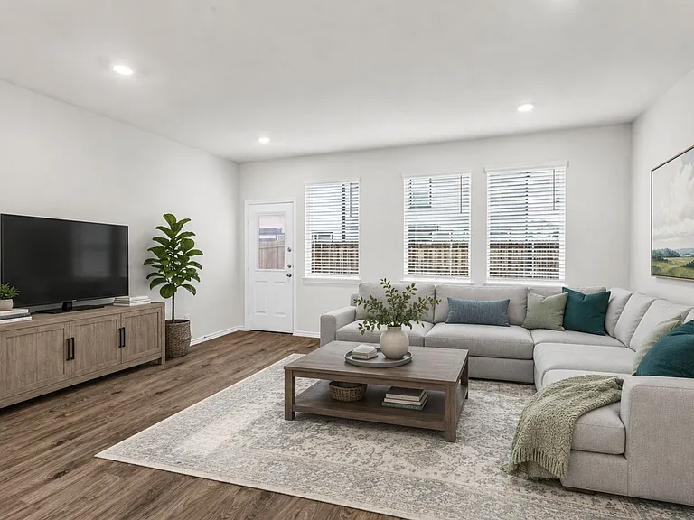121 Redwood Rd — Photo 3