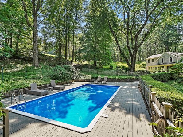 22 Little Town Ln