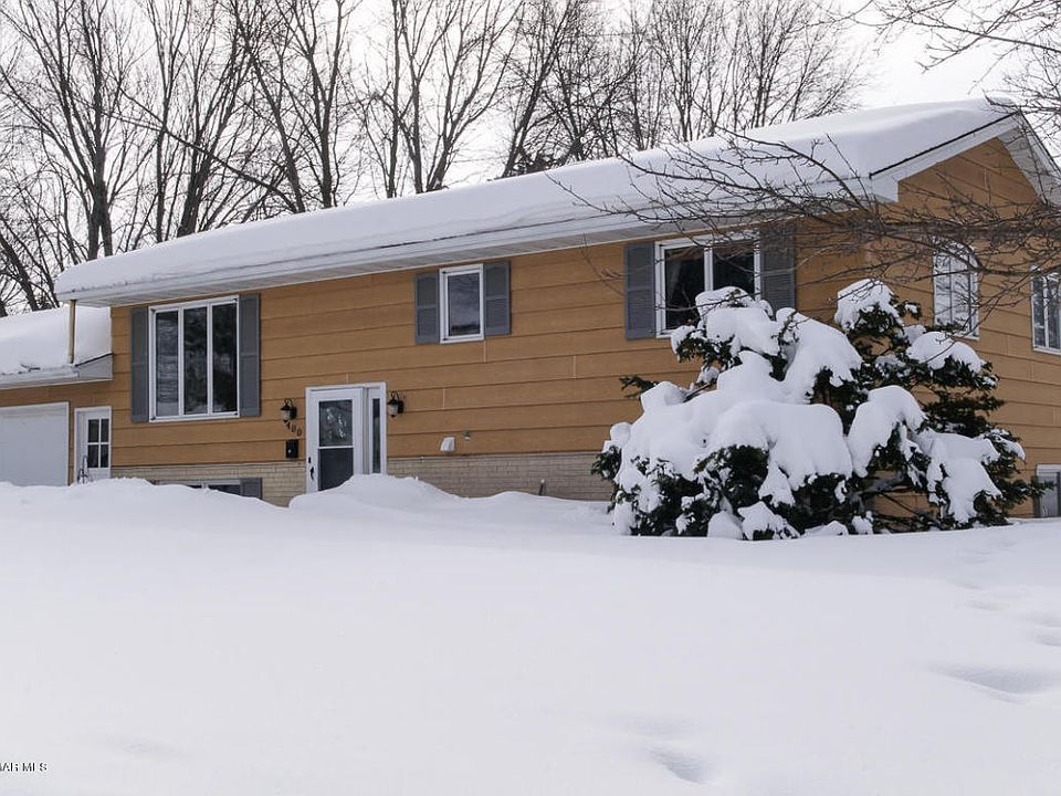 1st image of 400 7th St SE