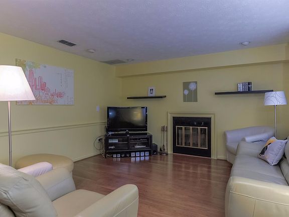 5th image of 3441 Laredo Dr Unit 17