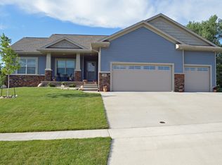 94 Arapahoe Dr, Marion, IA 52302