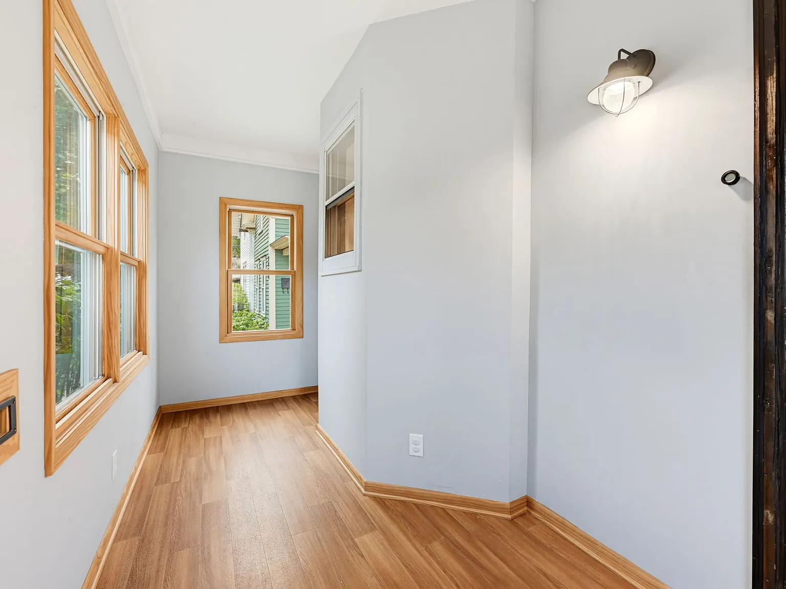 2 bed, 1098 sqft, $2,100 — Photo 2