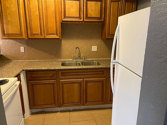 2nd image of 1000 Northwood Dr #A