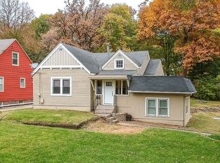 4225 Northwest Dr, Des Moines, IA 50310