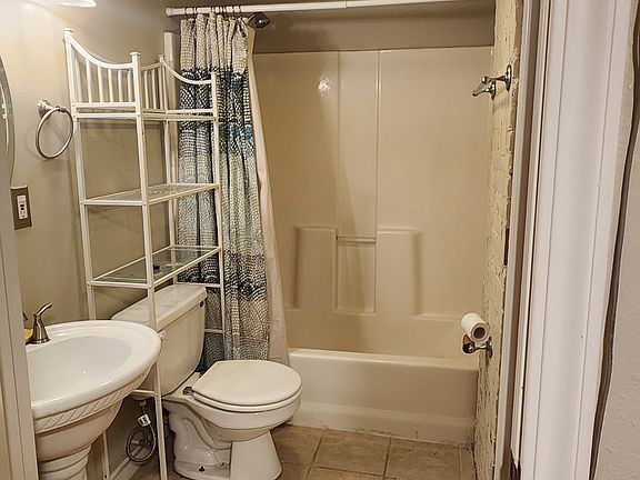 en suite bathroom