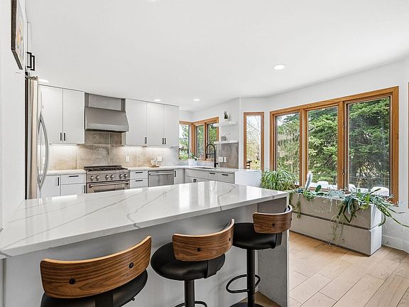 5th image of 5588 Stonewall Pl