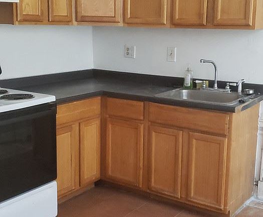 2nd image of 4522 N Broad St #1