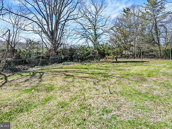 3rd image of 211 Orchard Rd