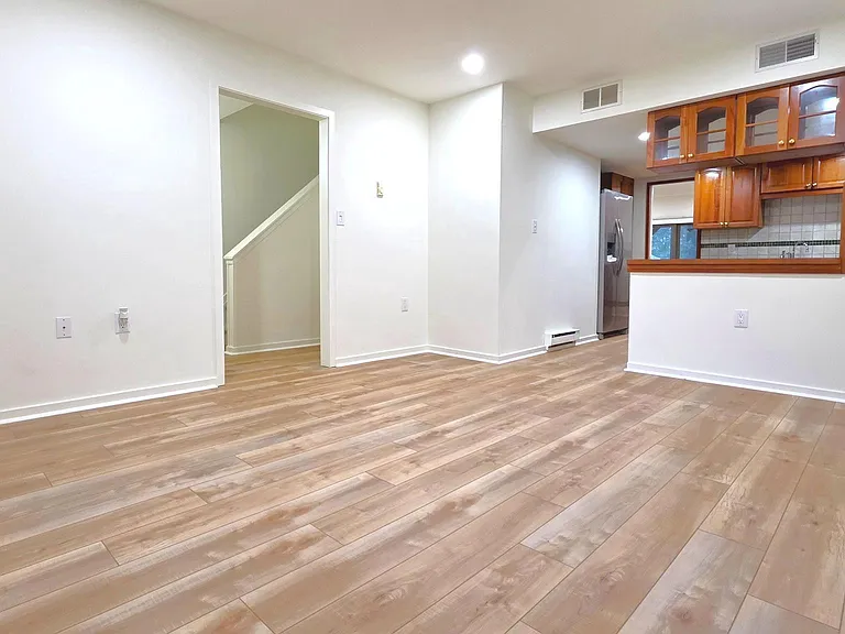 25 Village Dr — Photo 8