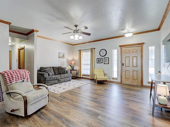 5th image of 439 W Strasburg Way