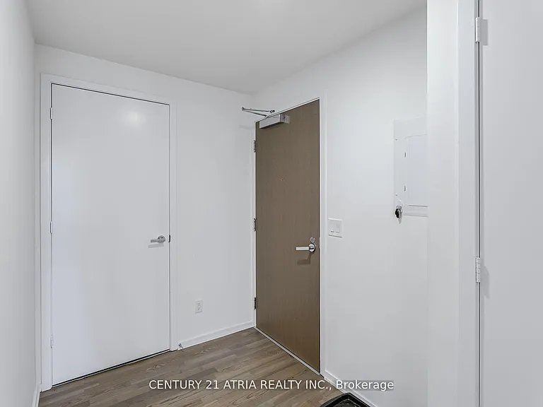 1 Bloor St E #2104 — Photo 20
