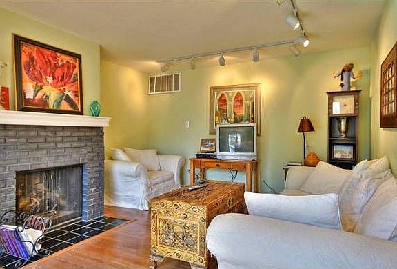 Gas fireplace