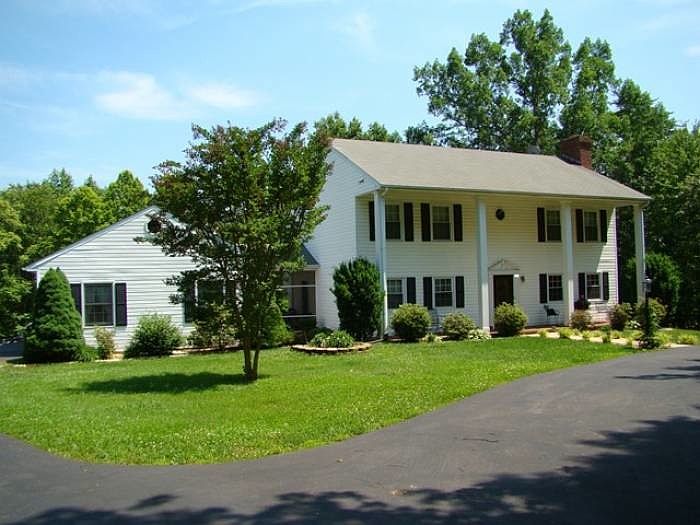 1st image of 464 Eastview Dr