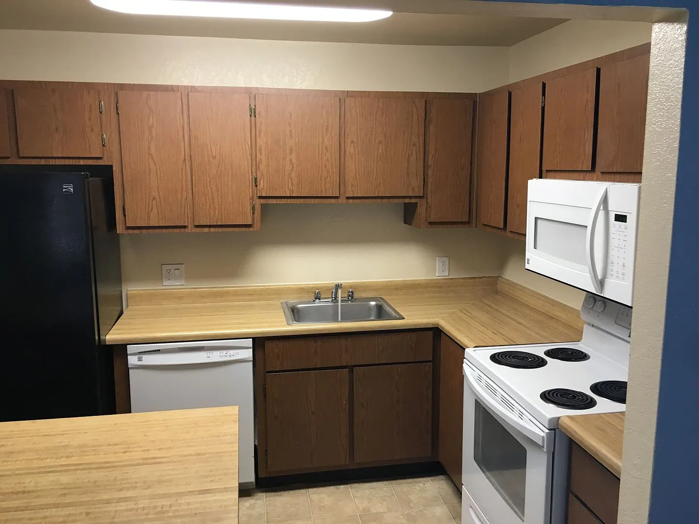 Rent Reduced Super Cute 2 Bed/2 Bath Next To Nau! Laundry In Unit! — Photo 2