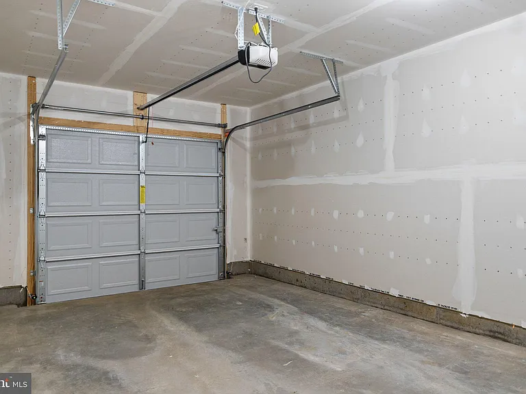 105 Milburn Dr — Photo 36