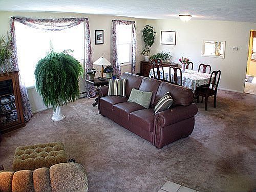3rd image of 13 Thistlewood Ln