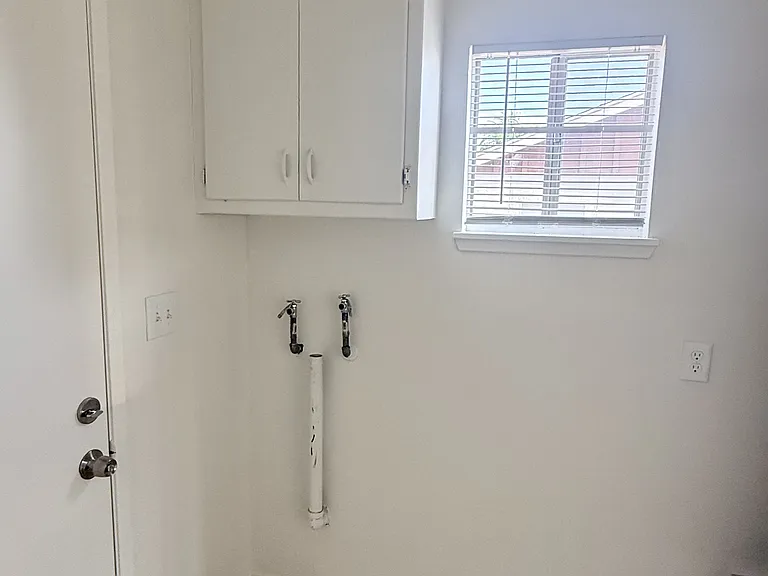 24458 Myers Ave — Photo 9
