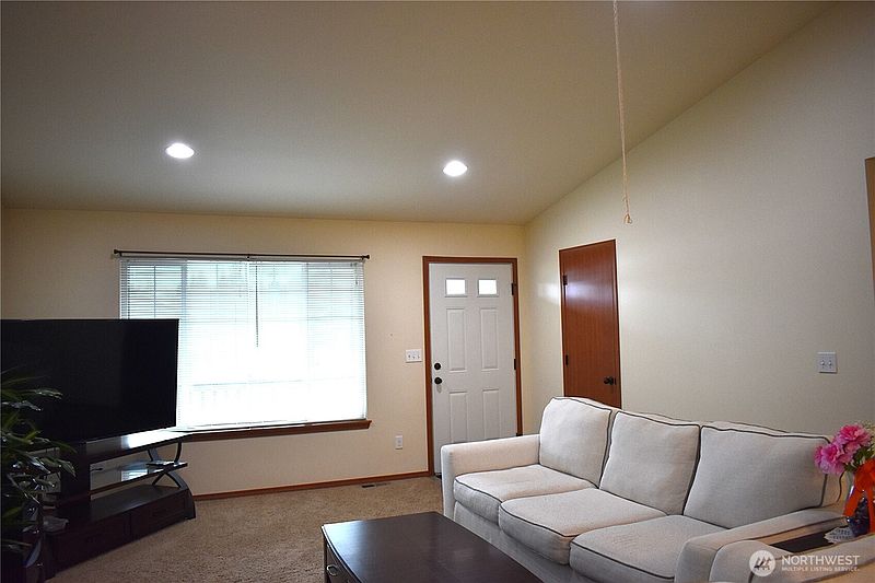 4th image of 20236 White Rock Loop SW