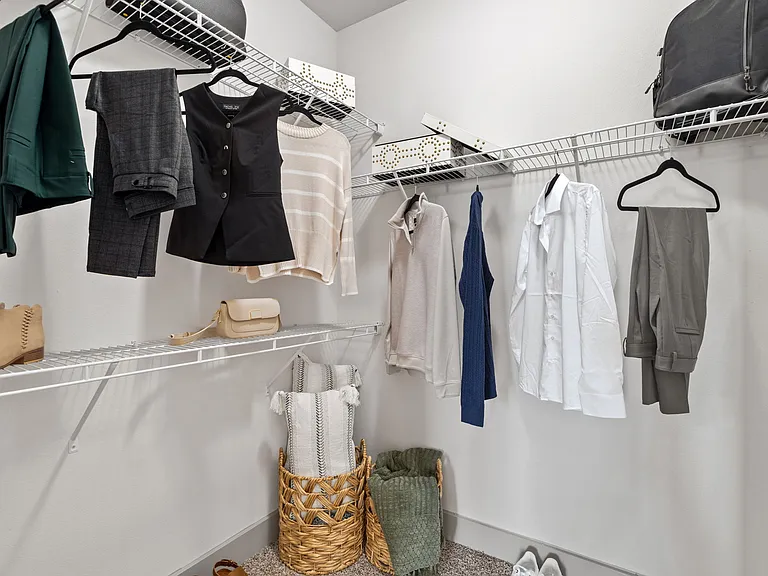 Axis Marketplace — Photo 8