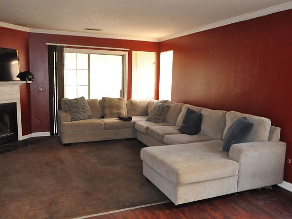 3rd image of 2051 Charter Ln #2051