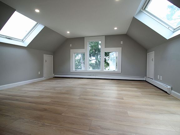 5th image of 394 Crescent St #2