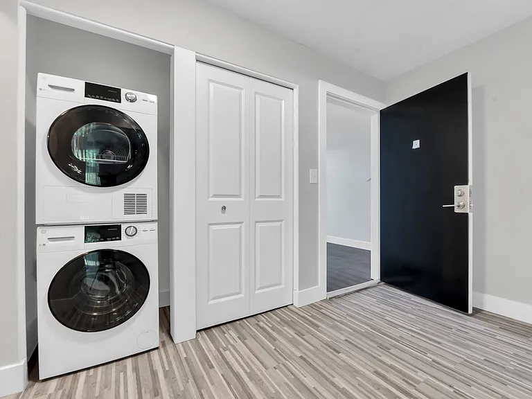 Rochester Club Apartments — Photo 6