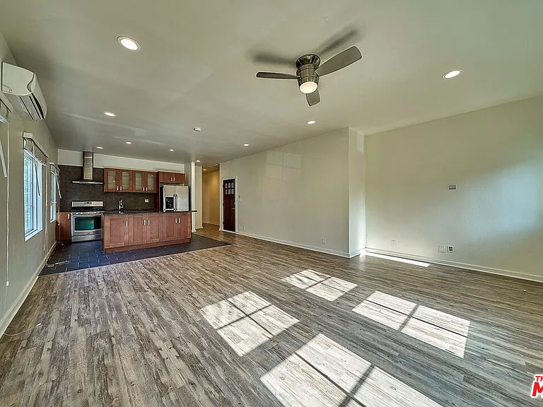 614 N Genesee Ave — Photo 31