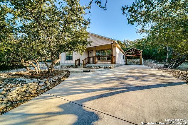 1st image of 903 Cypress Dr