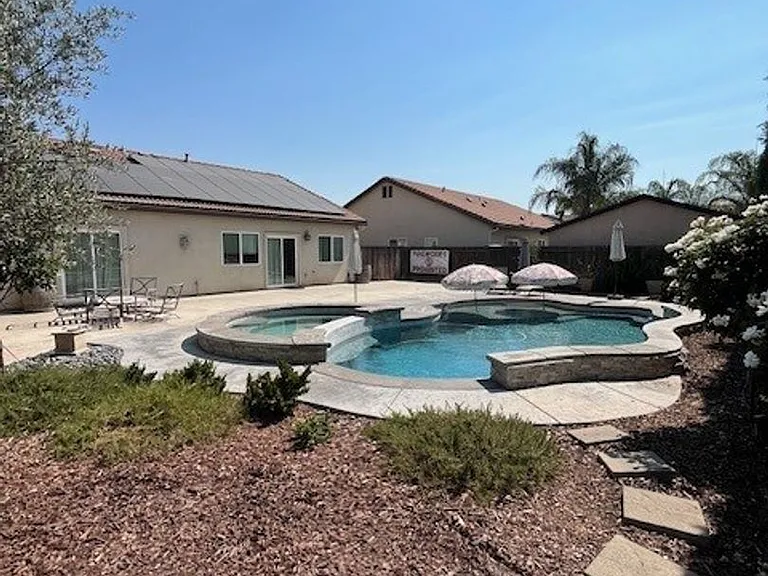 2437 W Glendale Ave — Photo 20