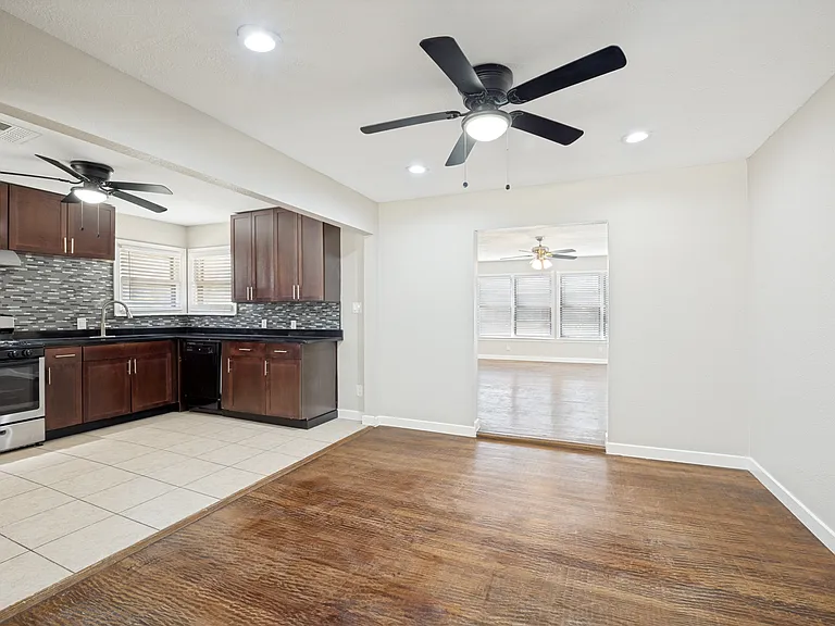 1913 Landa Dr — Photo 8