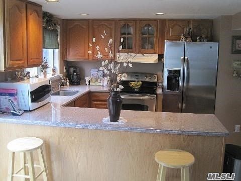 4th image of 19 Badger Ln