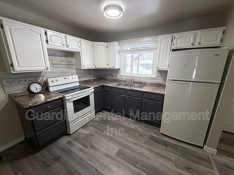 1st image of 366 Wentworth Cres