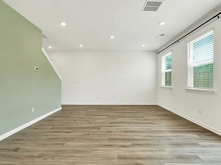 5010 Highwood Dr NE — Photo 11