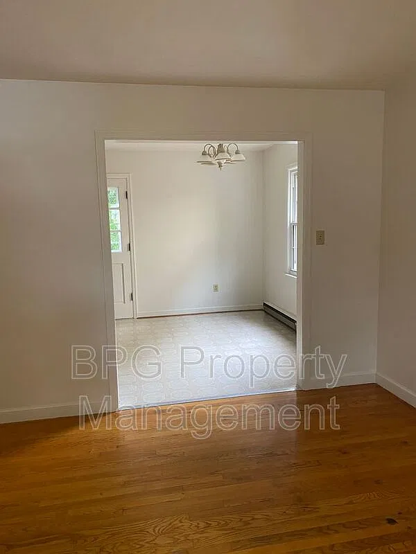 2 bed, 1.5 bath, 1100 sqft, $945 — Photo 3