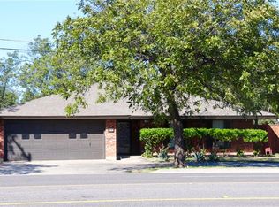 202 W Hall St, Bangs, TX 76823