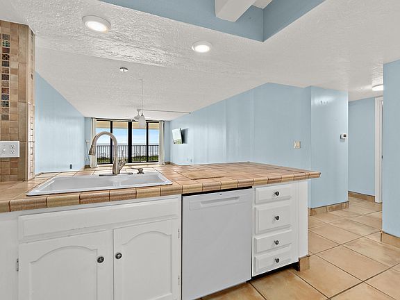 4th image of 2815 S Atlantic Ave APT 205