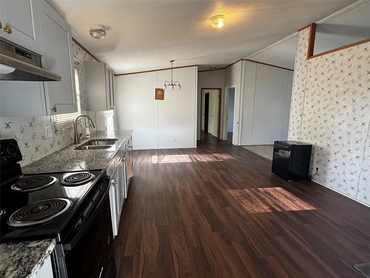 3 bed, 2.0 bath, 1344 sqft, $1,800 — Photo 3