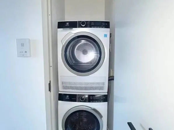 1068 Putnam Avenue image 5 of 6