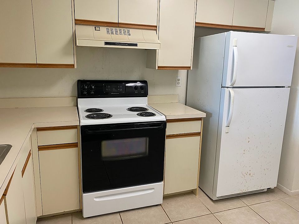 800 Cove Cay- Kitchen_02072022