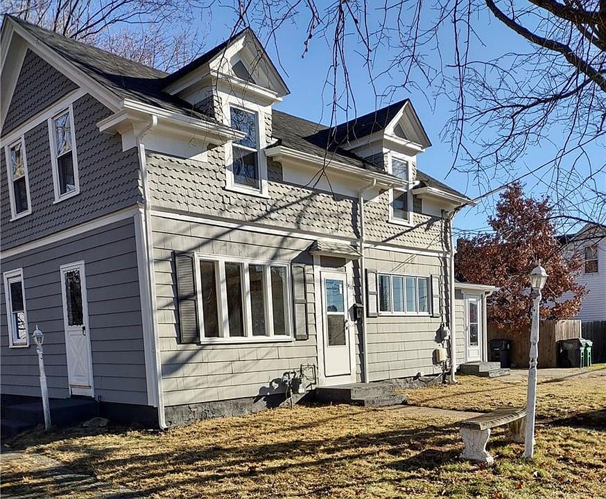 2nd image of 196 Greenwich Ave