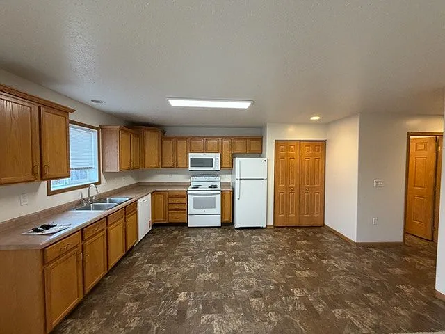 Westlake Townhomes Apartments — Photo 15