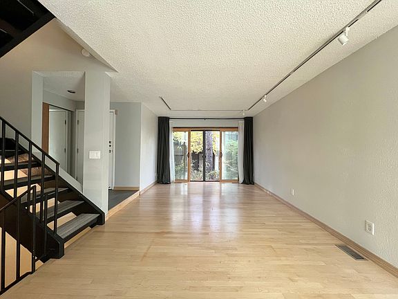 2nd image of 960 N Pennsylvania St APT 5