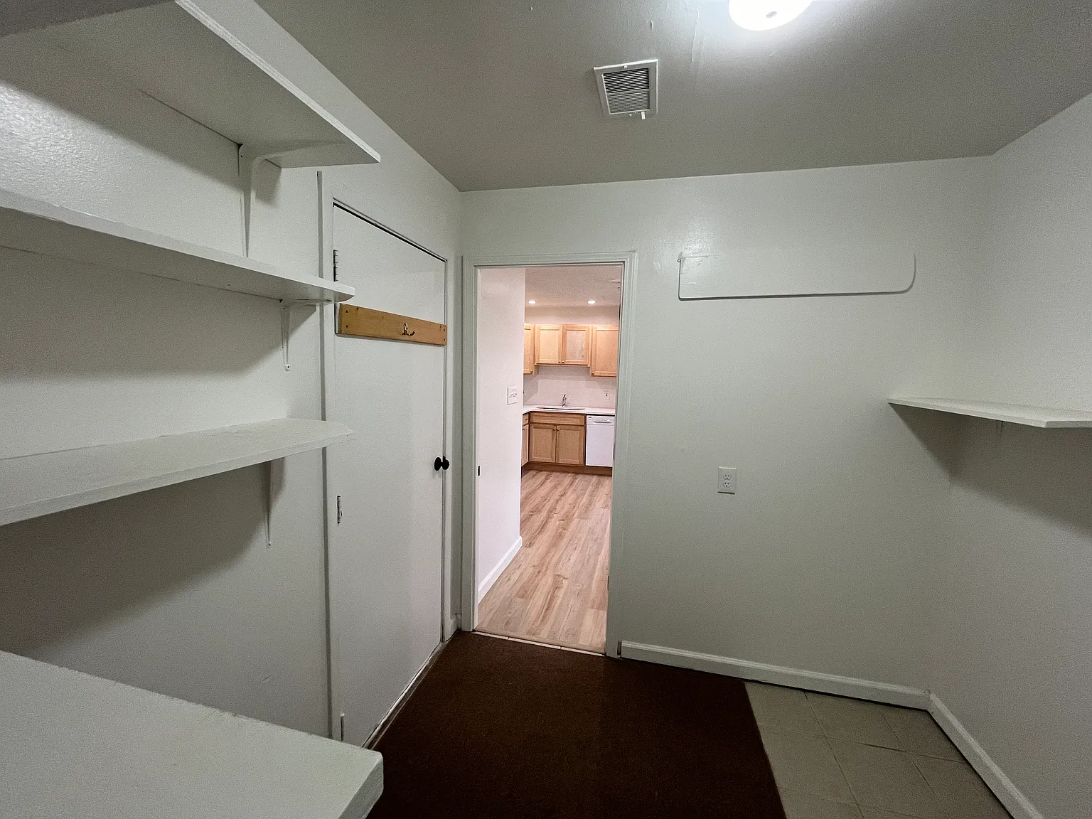 3 bed, 986 sqft, $1,845 — Photo 3