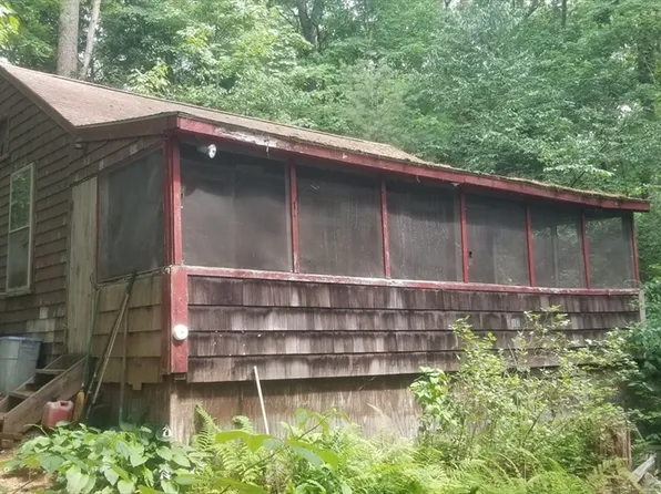 17 Pine Ln, Oakham, MA 01068