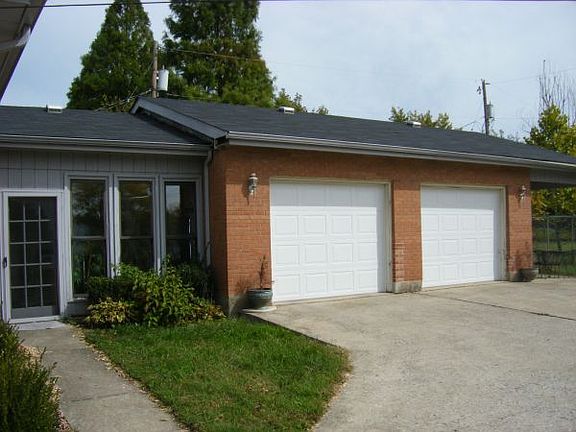 Large 2 1/2 Garage